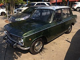 1967-1968 Mazda Familia (SSA) 1000 DeLuxe 4-door sedan (14-04-2018) 02.jpg