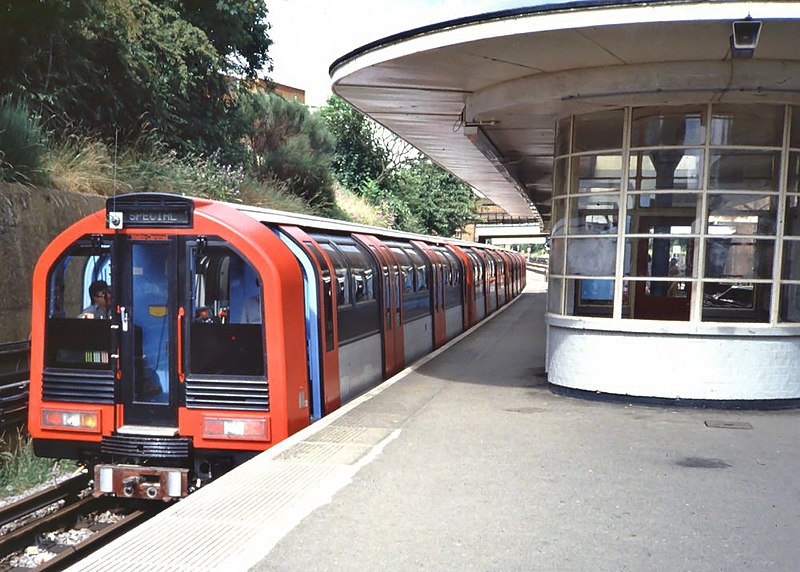 File:1986-Prototype-Red-South-Ealing.jpg