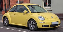 2006 Volkswagen New Beetle Luna 1.6 Front.jpg