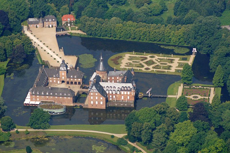 File:20140720 112431 Burg Anholt, Isselburg (DSC04265).jpg
