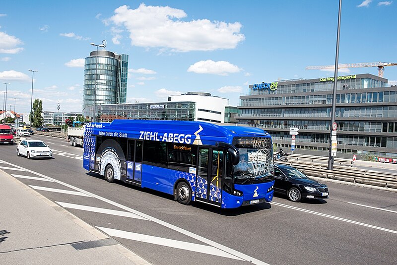 File:2015-07-31-ZAwheel-Bus-Muenchen-3.jpg