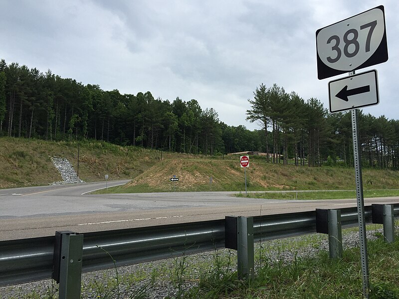 File:2017-06-12 13 58 40 View north along Virginia State Route 387 (Mountain Empire Road) at U.S. Route 23 and U.S. Route 58 Alternate (Orby Cantrell Highway) at the Mountain Empire Community College in Irondale, Wise County, Virginia.jpg