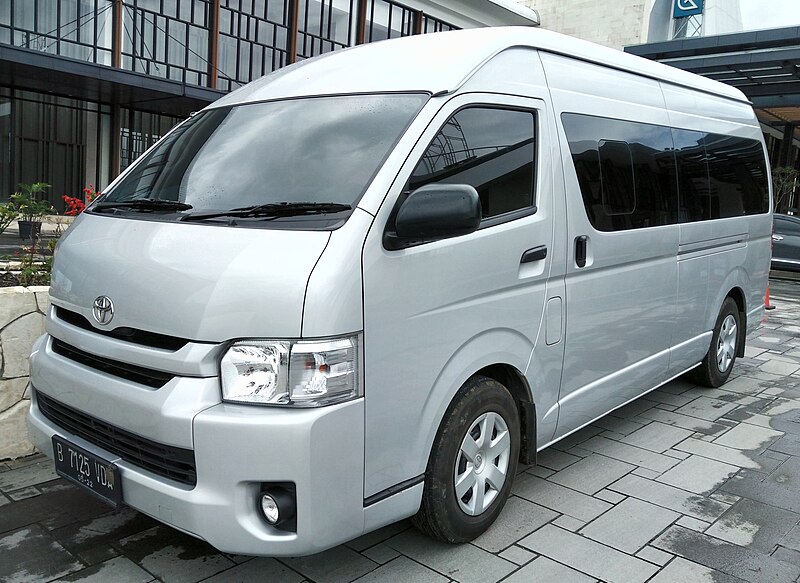 File:2017 Toyota HiAce (front).jpg