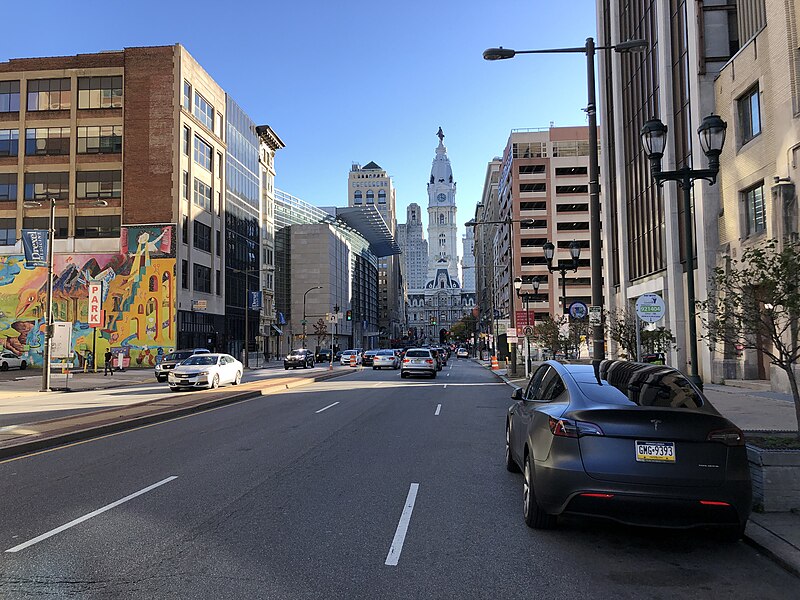 File:2022-10-29 15 58 11 View south along Pennsylvania State Route 611 (North Broad Street) between Vine Street and Race Street in Philadelphia, Pennsylvania.jpg