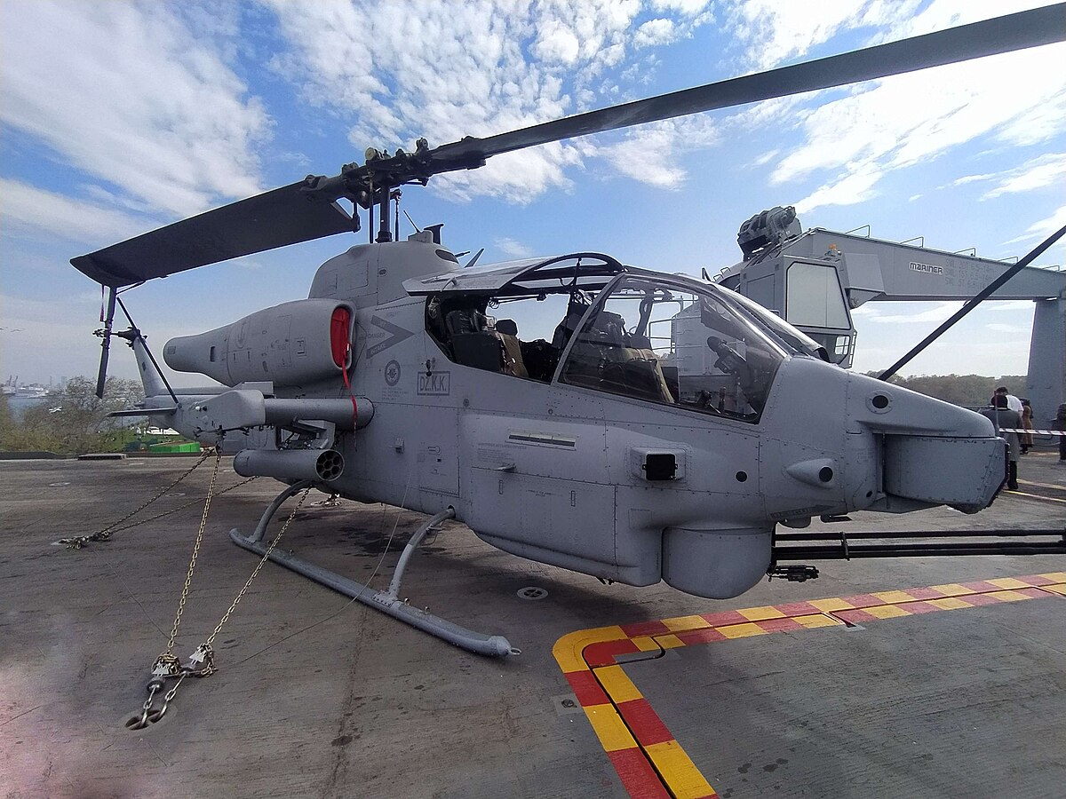 File:A Super Cobra on the deck of TCG Anadolu.jpg - Wikipedia