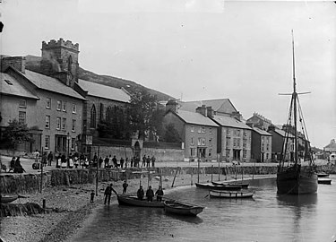 Aberdyfi: Tai haf, Yr hen fferi, Diwylliant a thraddodiadau