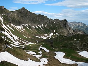 Der Älpelekopf und der Falken (rechts)