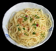 Spaghetti aglio, olio e peperoncino : gant kignen, eoul ha pimant.