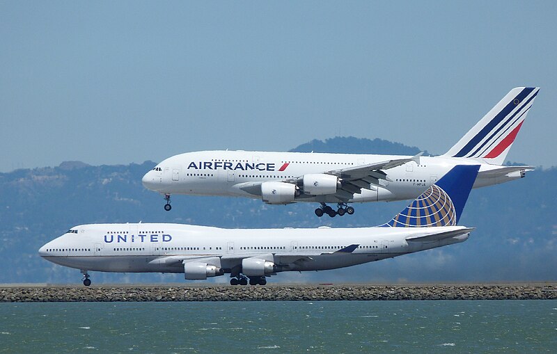 File:Air France, Airbus A380-861, F-HPJA - United Airlines, Boeing 747-422, N197UA.jpg