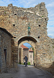 Ancienne porte du village de Léotoing