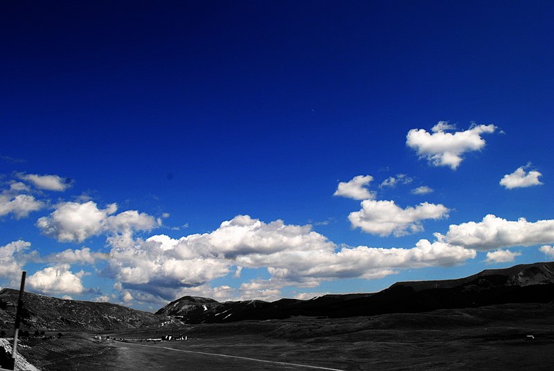 File:Appennini centrali, Abruzzo, Italia.jpg