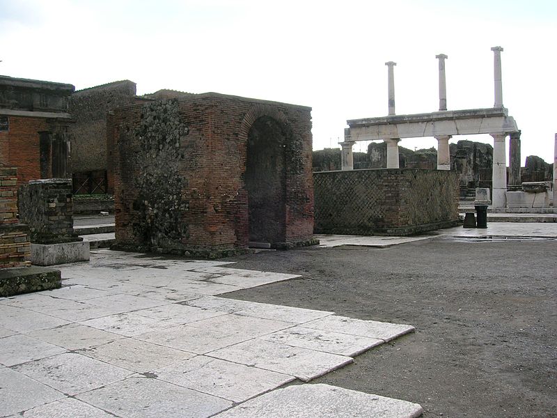 File:Arco di Augusto (Pompei) 1.JPG