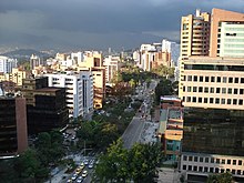 Archivo:Avenida_El_Poblado-Medellin.jpg