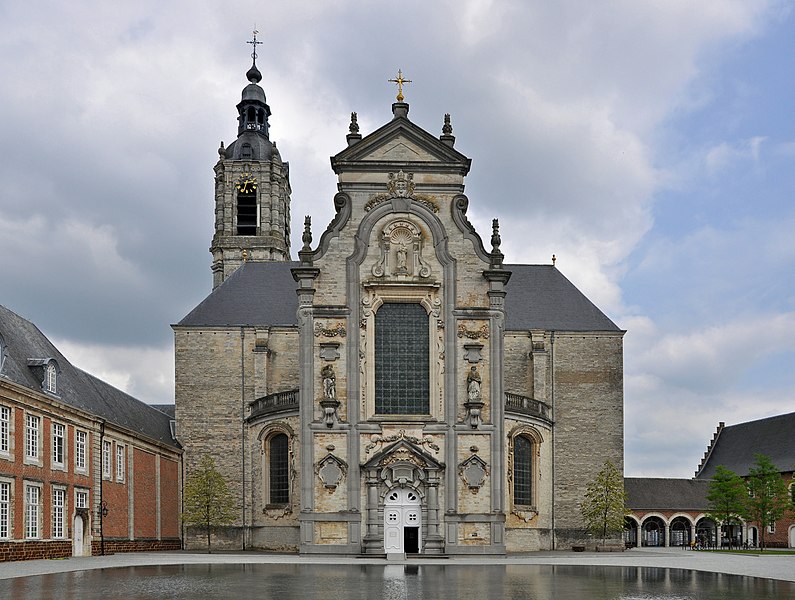 File:Averbode Abdijkerk R02.jpg