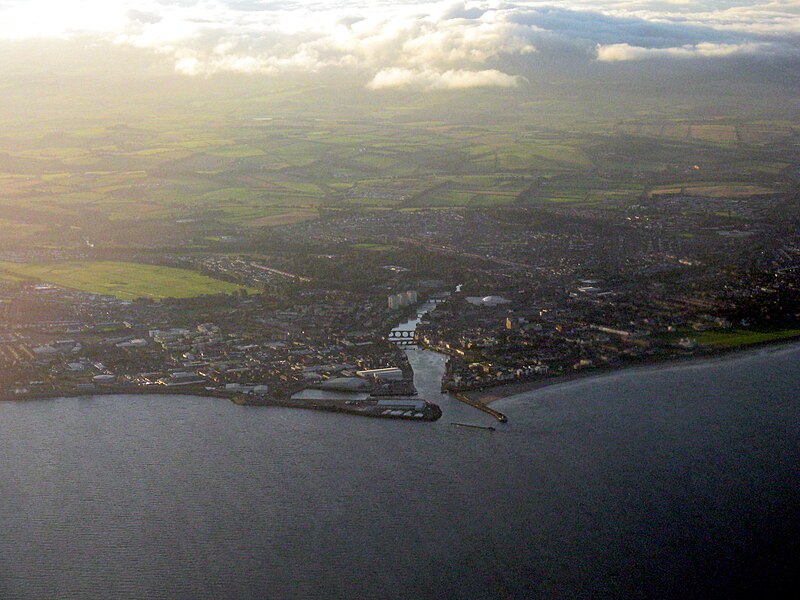 File:Ayr, divided by the River Ayr - geograph.org.uk - 4146539.jpg