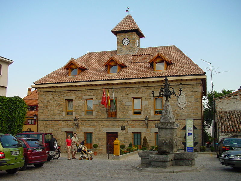 File:Ayuntamiento de Navacerrada.jpg