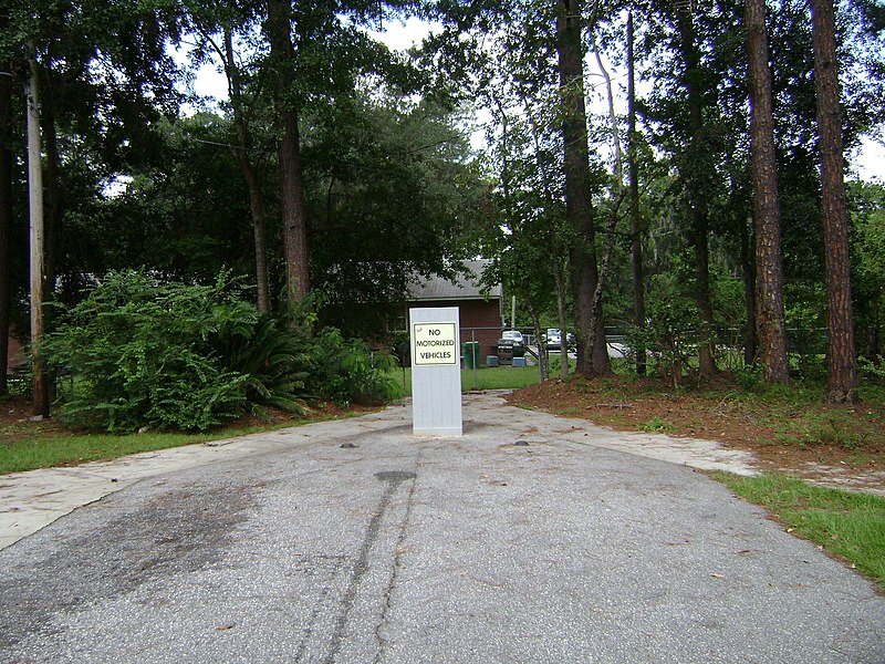 File:Azalea City Trail 61.jpg