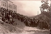 Сватба пред училището в Орехово, 1930 г.