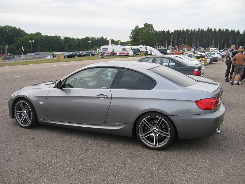 File:BMW 335i Coupé E92 (9857806936).jpg