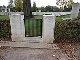 Le cimetière britannique de Bailleul (Nord), les tombes de 13 290 hommes morts au combat.