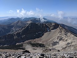 Baker Peek z vrcholu Wheeler Peak