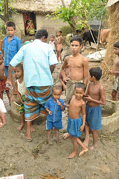 File:Bangladesh When a stranger come to Tanguar Haor (3944162406).jpg