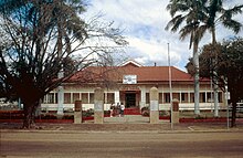 Barcaldine Shire Hall ve Ofisler (1990) .jpg