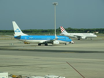 Boeing 737 de KLM i A319 de Croatian Airlines.