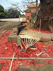 Basket making in Hainan, China. The material is bamboo strips. Basket making in Hainan - 02.JPG