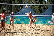 Deutsch: Beachvolleyball bei den Olympischen Jugendspielen 2018; Tag 8, 14. Oktober 2018; Mädchen, Achtelfinale – Bolivien-Puerto Rico 0:2 (18–21/18–21 ) English: Beach volleyball at the 2018 Summer Youth Olympics at 14 October 2018 – Girls Round of 16 – Bolivia-Puerto Rico 0:2 (18–21/18–21 )