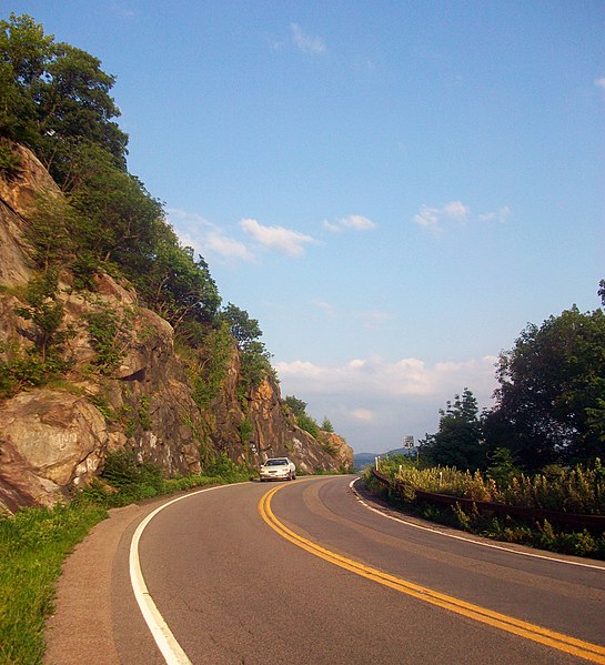 File:Bear Mountain Road.jpg