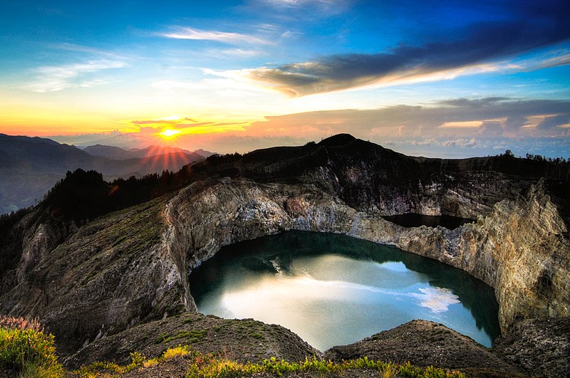 File:Beautiful Kelimutu at Sunrise.jpg