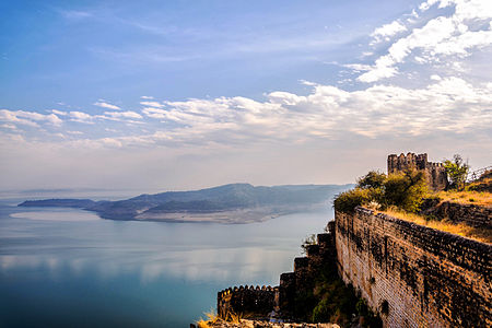 "Beautiful_view_of_Mangla_Lake_from_Ramkot_Fort.JPG" by User:Muh.Ashar