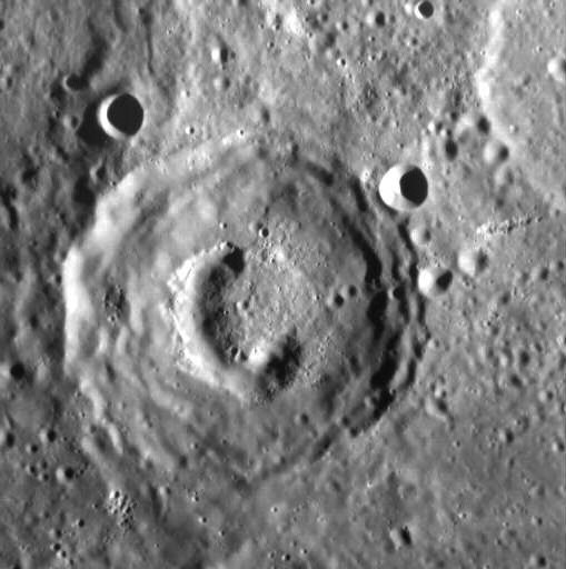 Fichier:Beckett crater EN0216331093M.jpg