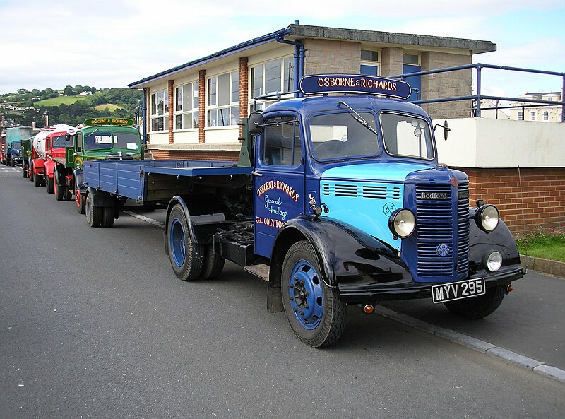 File:Bedford (MYV 295), HTC 2012 Devon Coastal Run.jpg