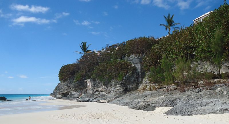 File:Bermuda (UK) Number 174 beach view.jpg