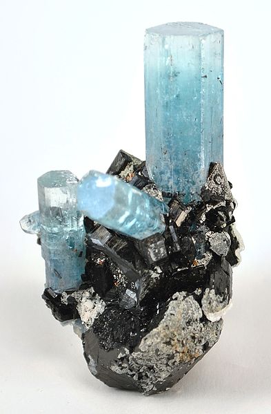 File:Beryl-Schorl-aqu34a.jpg