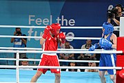 Deutsch: Boxen bei den Olympischen Jugendspielen 2018 Tag 12, 18. Oktober 2018 - Finale Leichtgewicht Mädchen – Oriana Saputo (Argentinien, blau) schlägt Emma Lawson (Australien, rot) 5-0; Ringrichter ist José Romero (Spanien). English: Boxing at the 2018 Summer Youth Olympics on 18 October 2018 – Girls' lightweight Bronze Medal Bout – Oriana Saputo (Argentina, blue) wins over Emma Lawson (Australie, red) 5-0; Referee is José Romero (Spain). Español: Boxeo en los Juegos Olímpicos Juveniles de Verano de 2018 en 18 de octubre de 2018 - Combate de medalla de bronce de las niñas: Oriana Saputo (Argentina, azul) gana a Emma Lawson (Australie, roja) 5-0; Árbitro es José Romero (España).