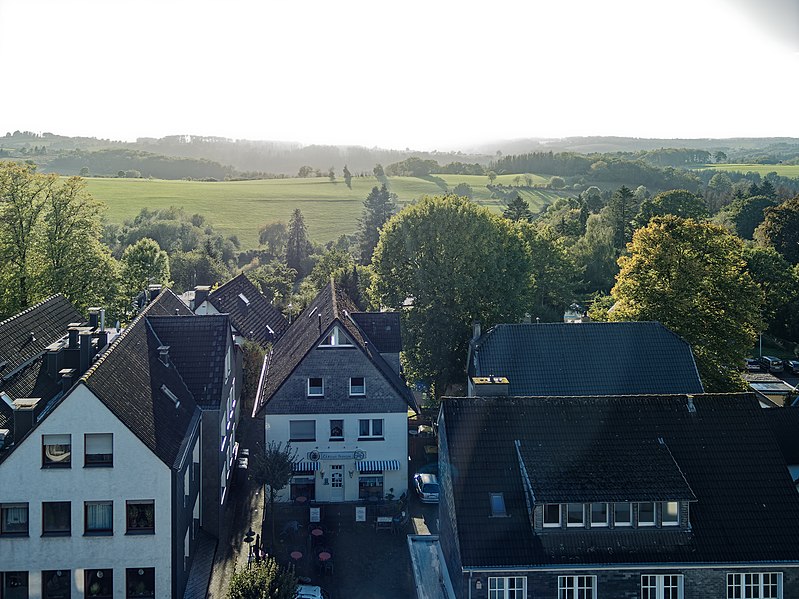 File:Breckerfeld Jakobuskirche Blick aus dem Turm nach WSW.jpg