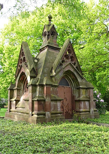 File:Bremerhaven-Wulsdorf Friedhof Mausoleum Ahlers 01.jpg