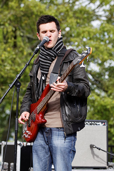 File:Brest - Fête de la musique 2012 - Kick me out - 002.jpg