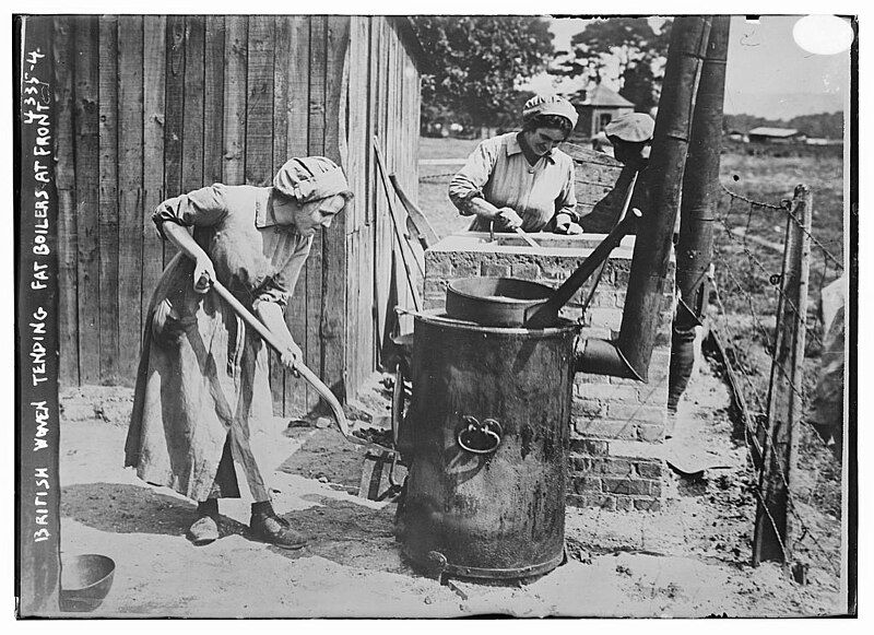 File:British women tending fat boilers at front LOC 22224463019.jpg