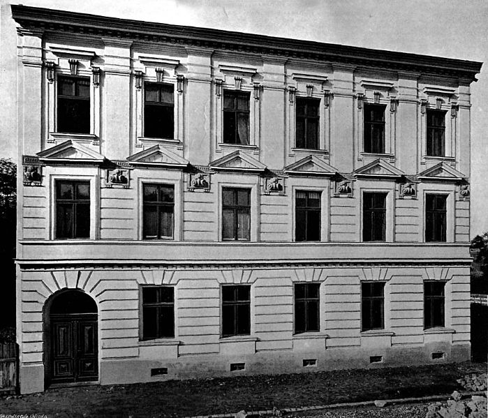 File:Building in Kraków (01).jpg
