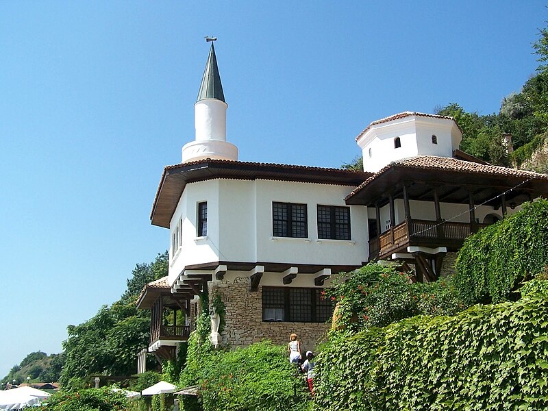 File:Bulgaria-Balchik-01.JPG