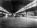 Peron pulau di Stasiun Pasar Senen, 1924.
