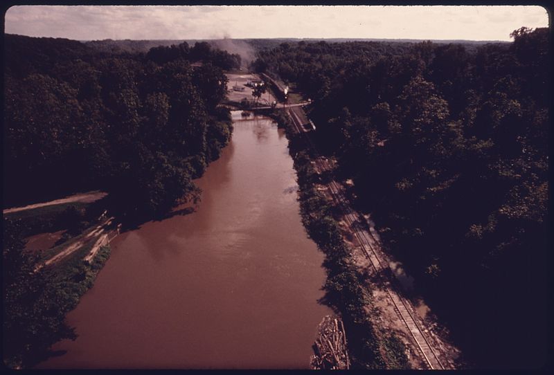 File:CUYAHOGA RIVER WITH DIVERSION OF WATER TO THE OLD OHIO-ERIE CANAL AT THE LEFT. WEEKEND STEAM ENGINE POWERED TRAIN OUT... - NARA - 557958.jpg