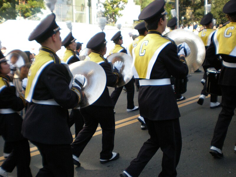 File:Cal Band en route to Memorial Stadium for 2008 Big Game 18.JPG