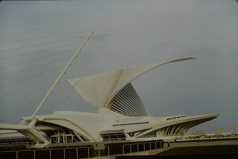 File:Calatrava - Milwaukee Art Museum, Quadracci Pavilion (K).jpg