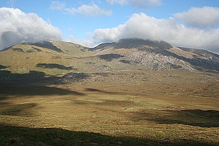 Das Corry Calbach Coire mit Cranstackie rechts und Beinn Spionnaidh links