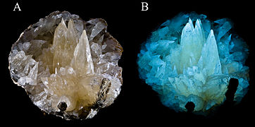 Calcite – Sud Maroc – (5,9 cm) A: Lumière du jour, B: Ultraviolet
